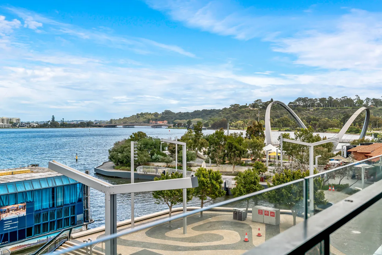 305 / 11 Barrack Square, PERTH