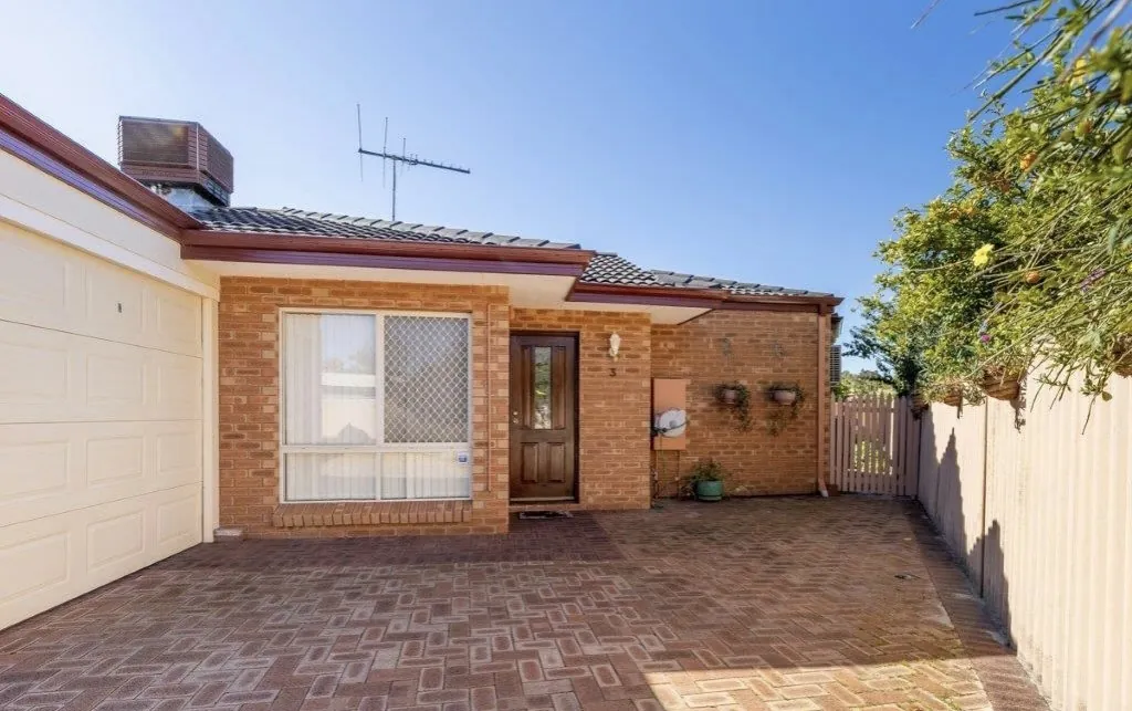 2 / 3 Doran Place, WILLETTON